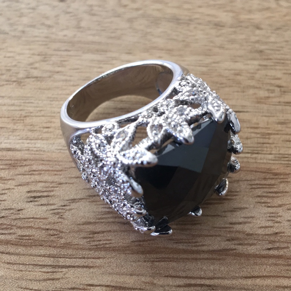Ring - Picture 2 of 8